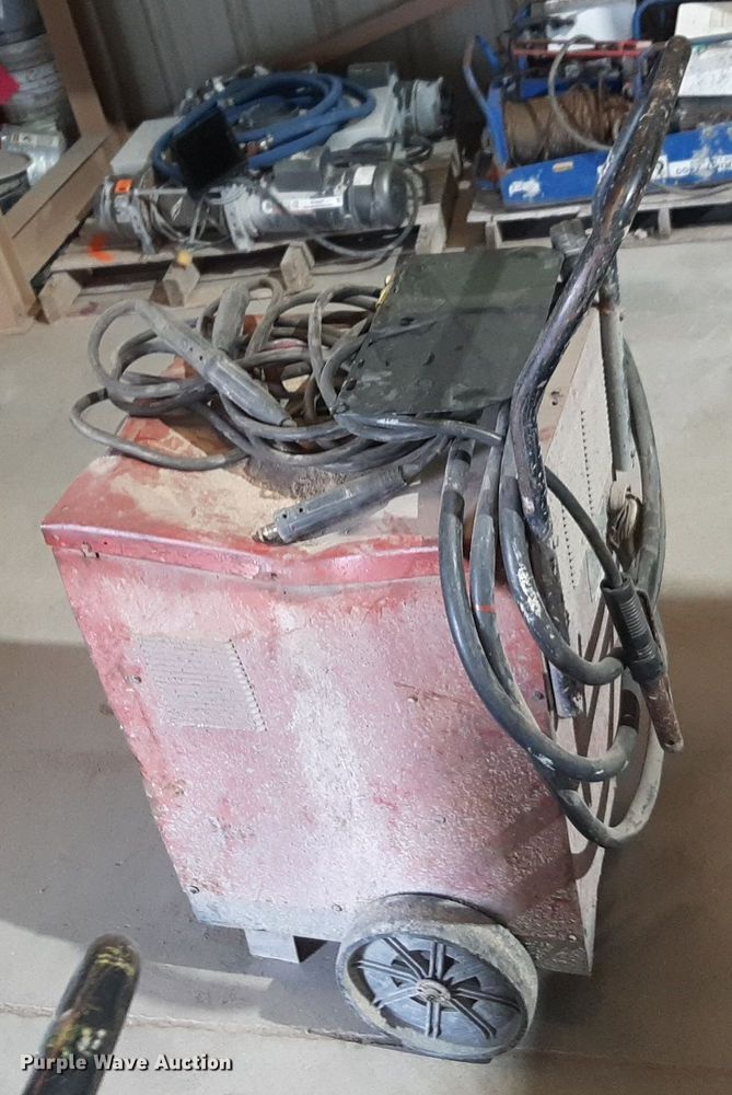 image for item NV9065 Lincoln Idealarc 250 welder