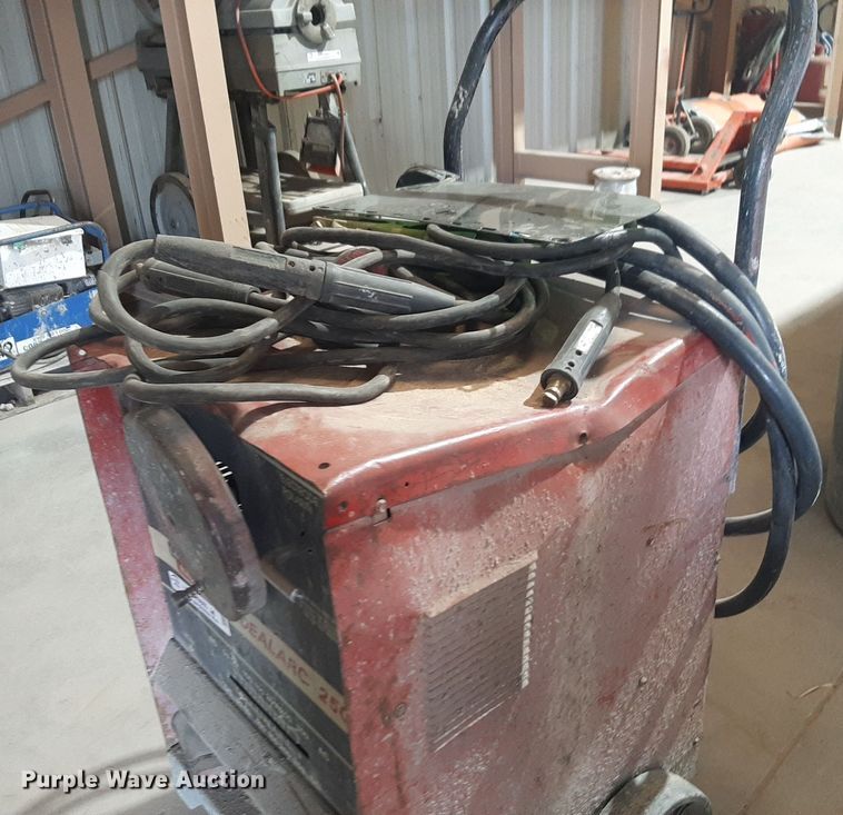 image for item NV9065 Lincoln Idealarc 250 welder