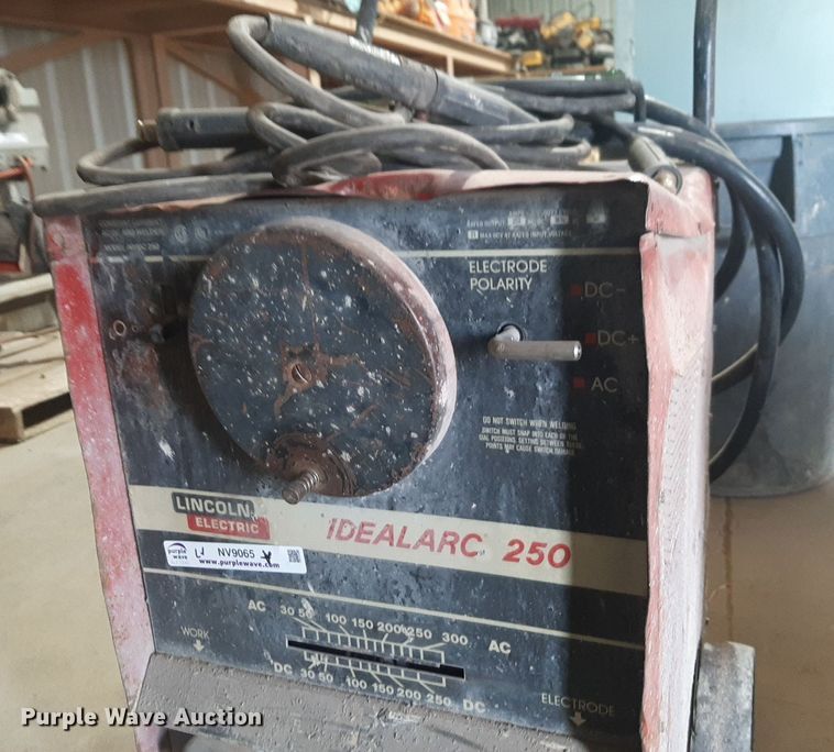 image for item NV9065 Lincoln Idealarc 250 welder