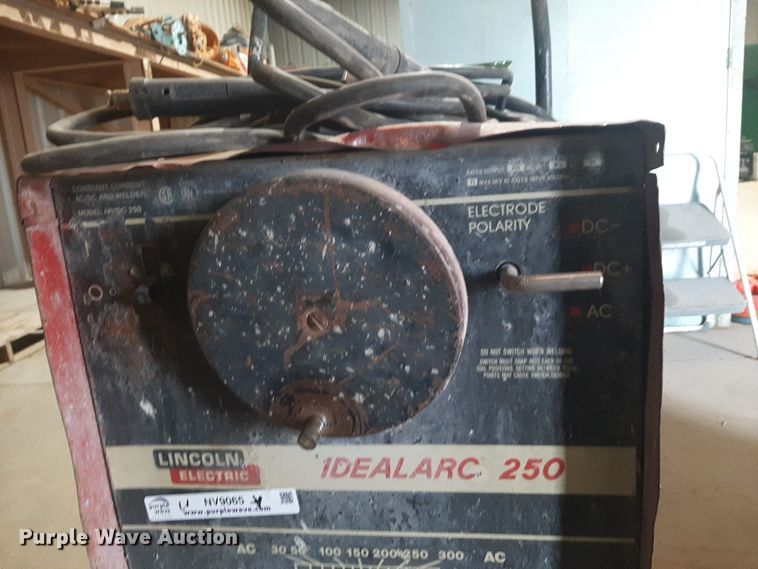 image for item NV9065 Lincoln Idealarc 250 welder