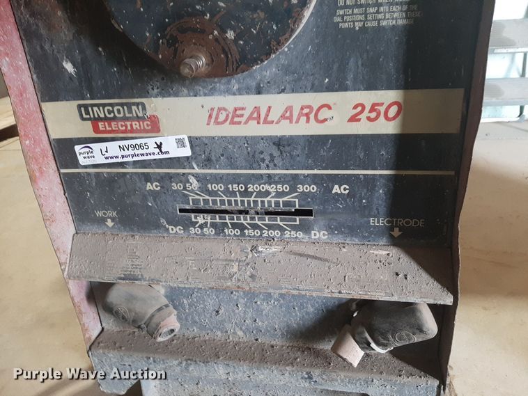 image for item NV9065 Lincoln Idealarc 250 welder