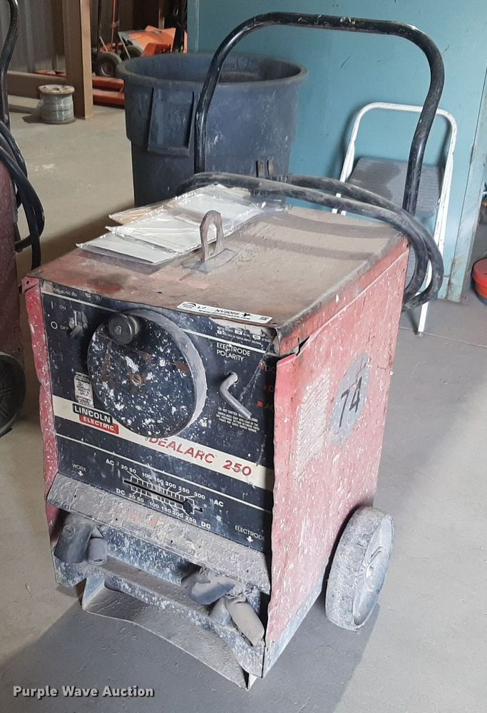 image for item NV9066 Lincoln  Idealarc 250 welder