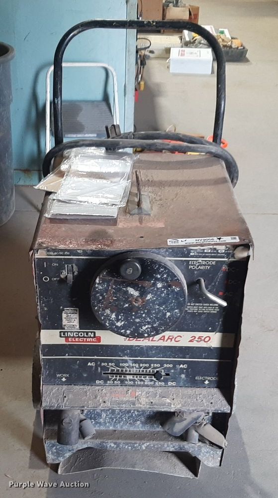 image for item NV9066 Lincoln  Idealarc 250 welder