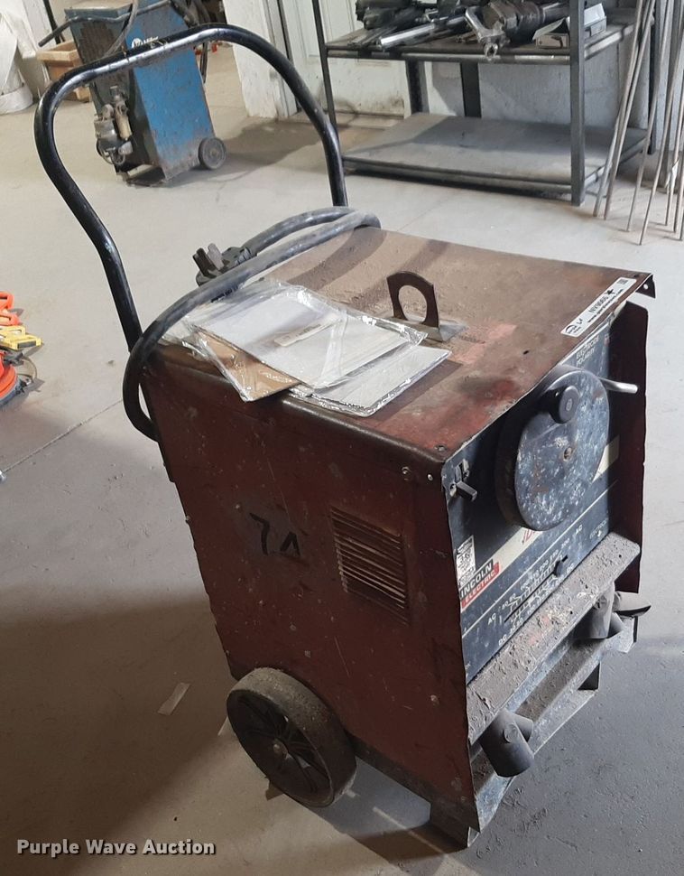 image for item NV9066 Lincoln  Idealarc 250 welder
