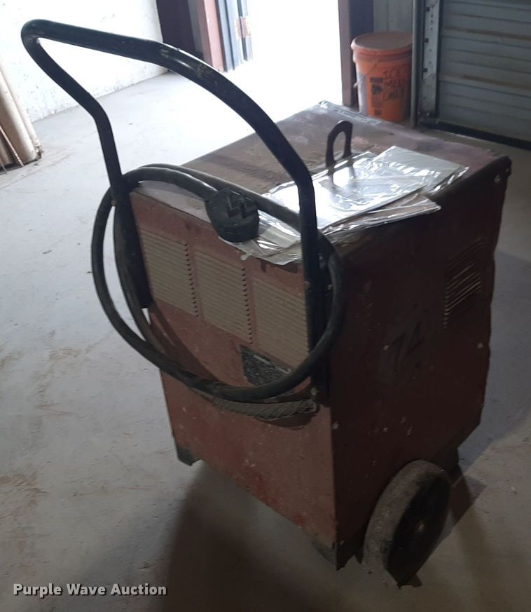 image for item NV9066 Lincoln  Idealarc 250 welder