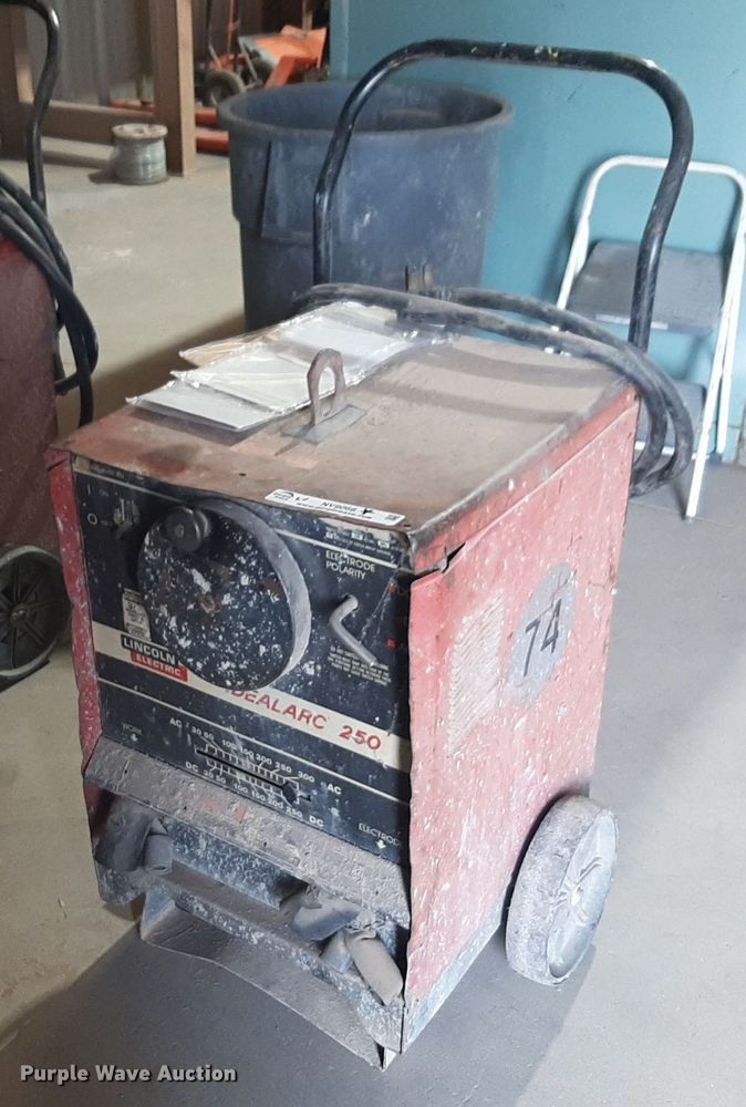image for item NV9066 Lincoln  Idealarc 250 welder