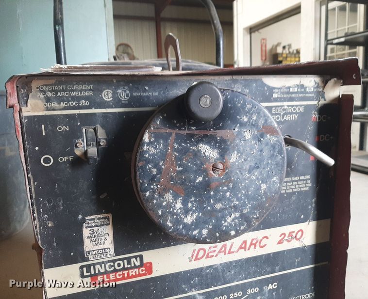 image for item NV9066 Lincoln  Idealarc 250 welder