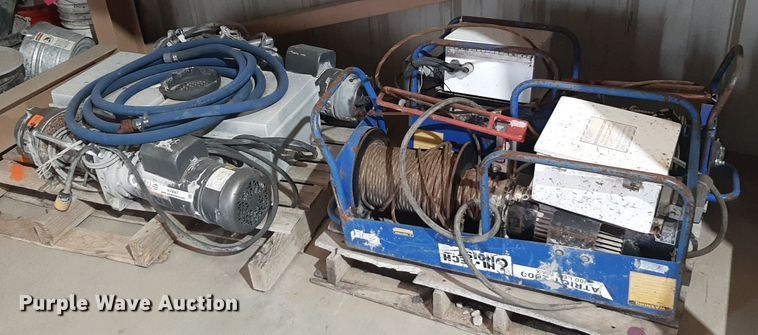 image for item NV9067 (4) hoists