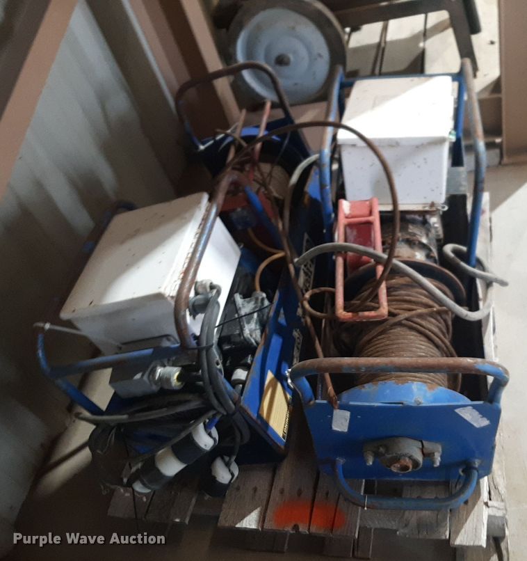 image for item NV9067 (4) hoists