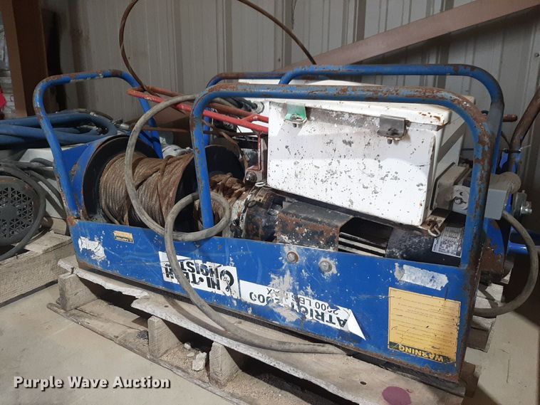 image for item NV9067 (4) hoists