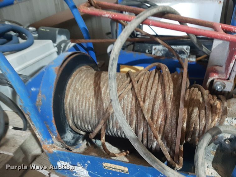 image for item NV9067 (4) hoists