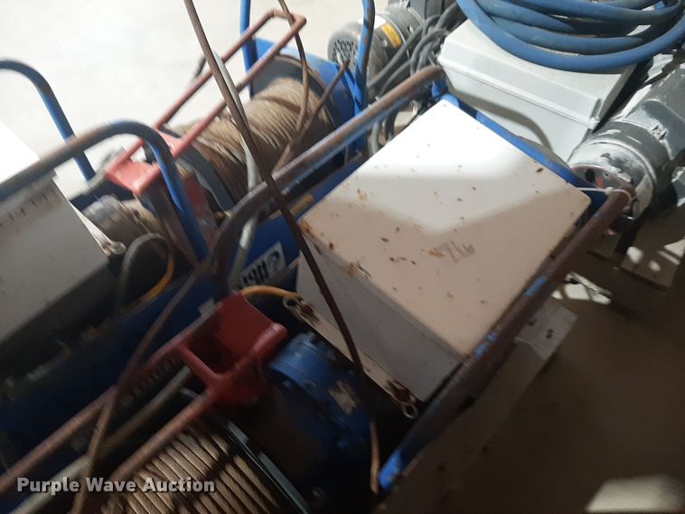 image for item NV9067 (4) hoists