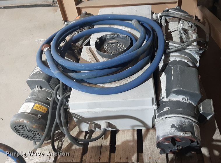 image for item NV9067 (4) hoists