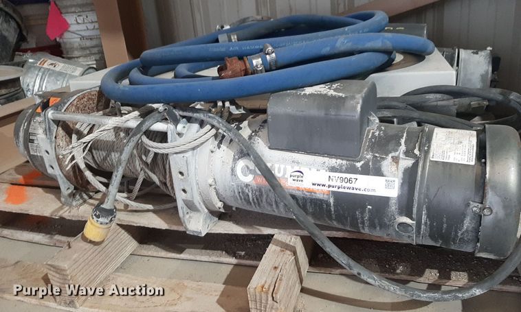 image for item NV9067 (4) hoists