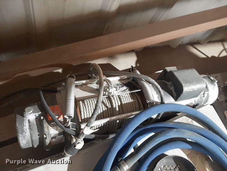 image for item NV9067 (4) hoists