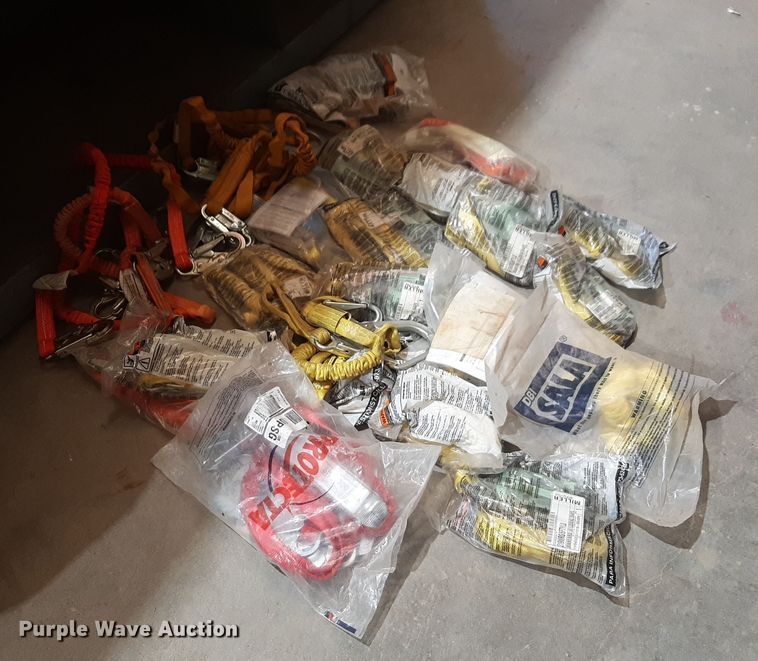 image for item NV9069 Approximately 24 safety harnesses  