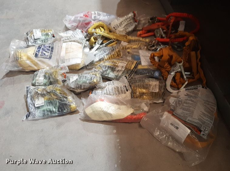 image for item NV9069 Approximately 24 safety harnesses  