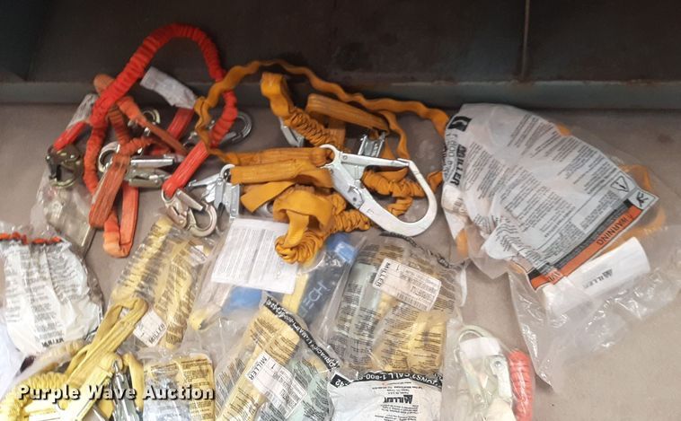 image for item NV9069 Approximately 24 safety harnesses  