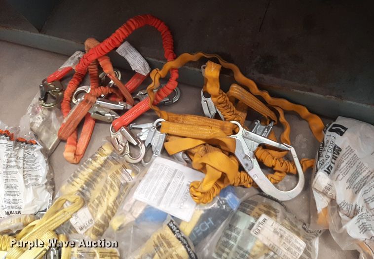image for item NV9069 Approximately 24 safety harnesses  