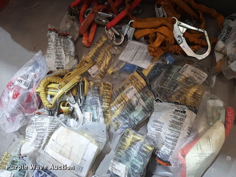 image for item NV9069 Approximately 24 safety harnesses  