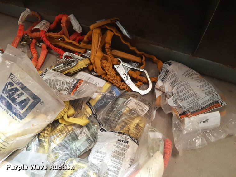 image for item NV9069 Approximately 24 safety harnesses  