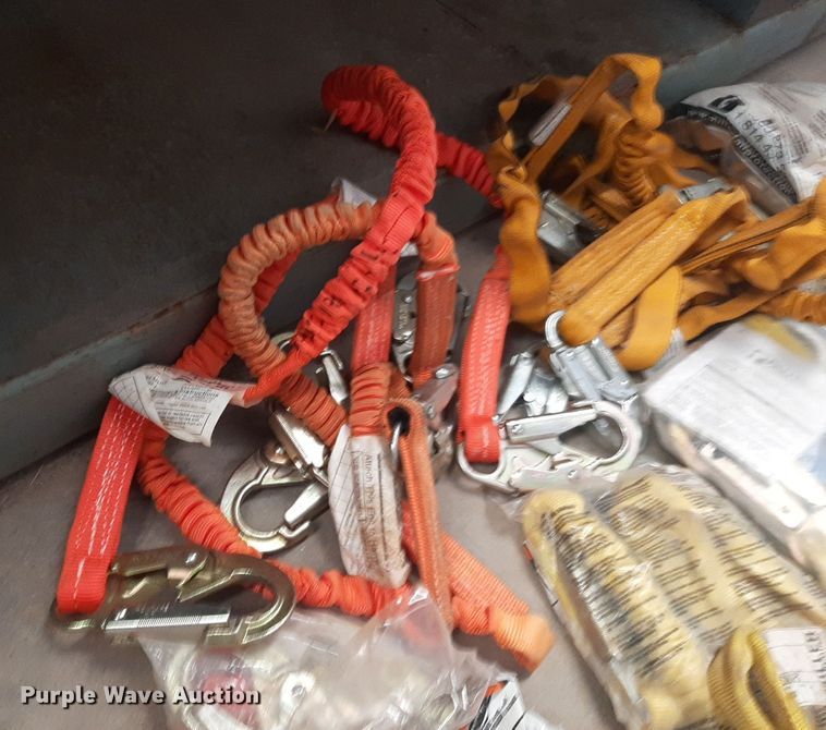 image for item NV9069 Approximately 24 safety harnesses  