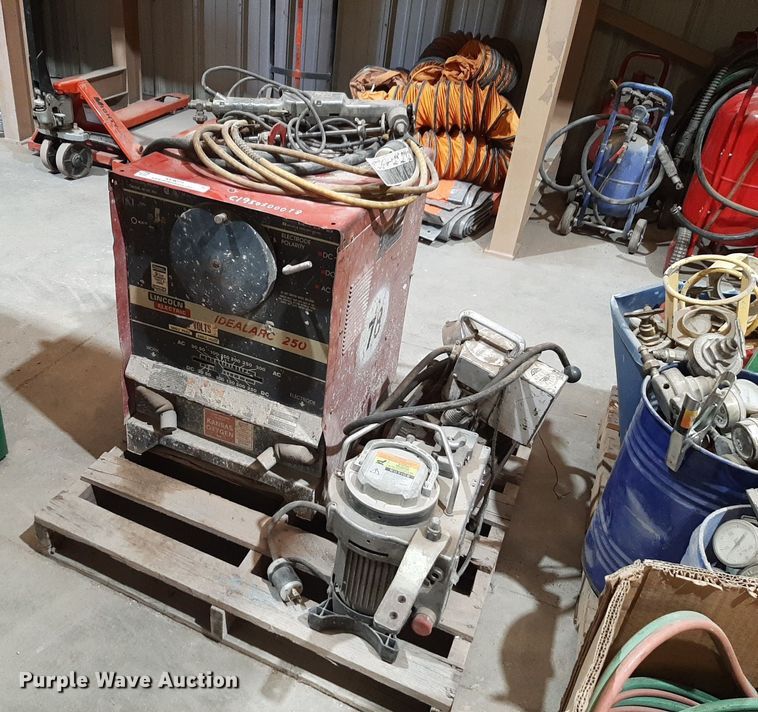 image for item NV9071 Lincoln Idealarc 250 welder
