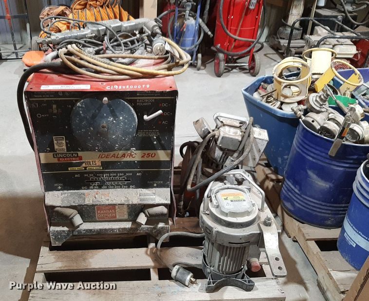 image for item NV9071 Lincoln Idealarc 250 welder