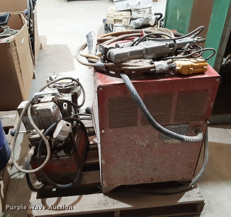 image for item NV9071 Lincoln Idealarc 250 welder