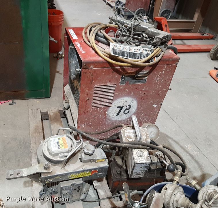 image for item NV9071 Lincoln Idealarc 250 welder