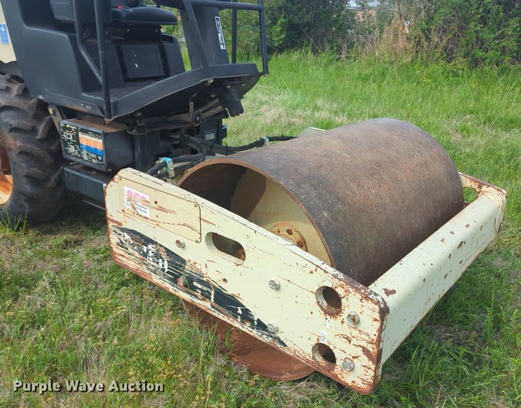 image for item NZ9658 2005 Ingersoll Rand SD45D TF single drum vibratory roller