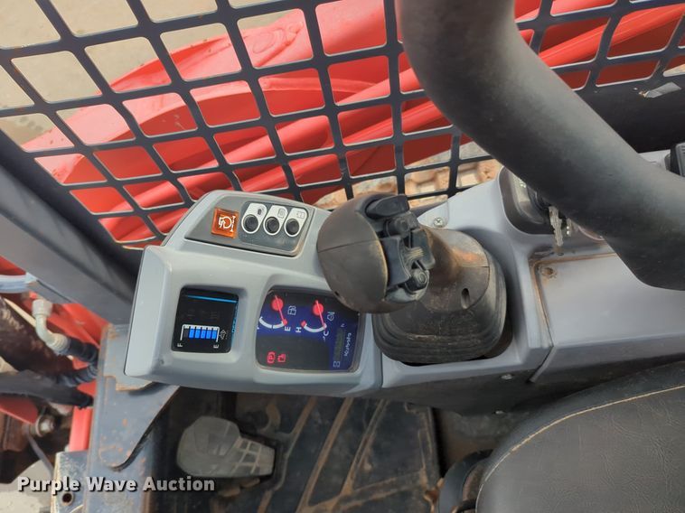 image for item NZ9714 2019 Kubota SVL95-2S tracked skid steer loader