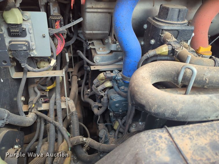 image for item NZ9714 2019 Kubota SVL95-2S tracked skid steer loader