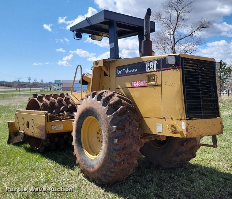 image for item NZ9760 1998 Caterpillar  CP-563C single drum vibratory roller