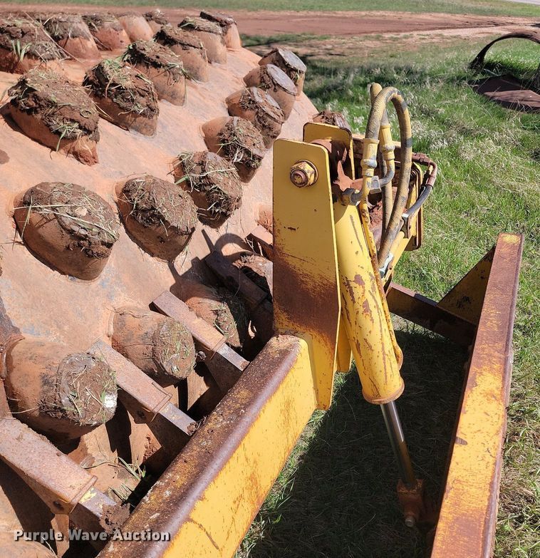 image for item NZ9760 1998 Caterpillar  CP-563C single drum vibratory roller