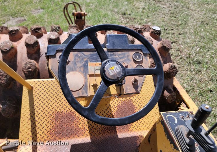 image for item NZ9760 1998 Caterpillar  CP-563C single drum vibratory roller