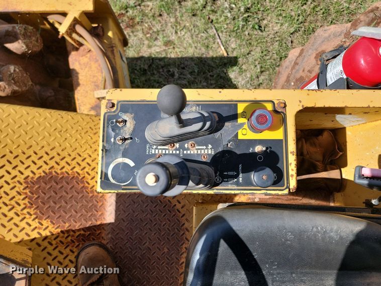 image for item NZ9760 1998 Caterpillar  CP-563C single drum vibratory roller