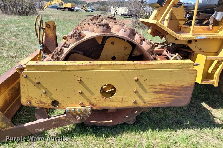 image for item NZ9760 1998 Caterpillar  CP-563C single drum vibratory roller