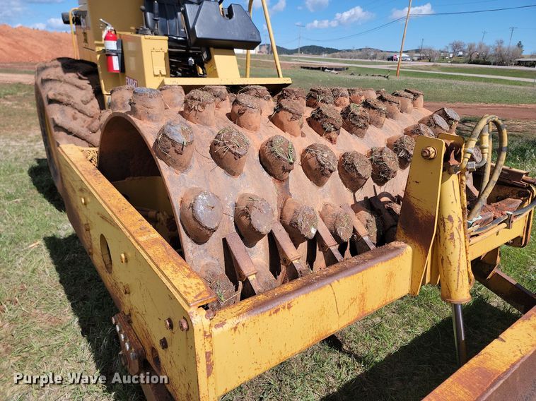 image for item NZ9760 1998 Caterpillar  CP-563C single drum vibratory roller