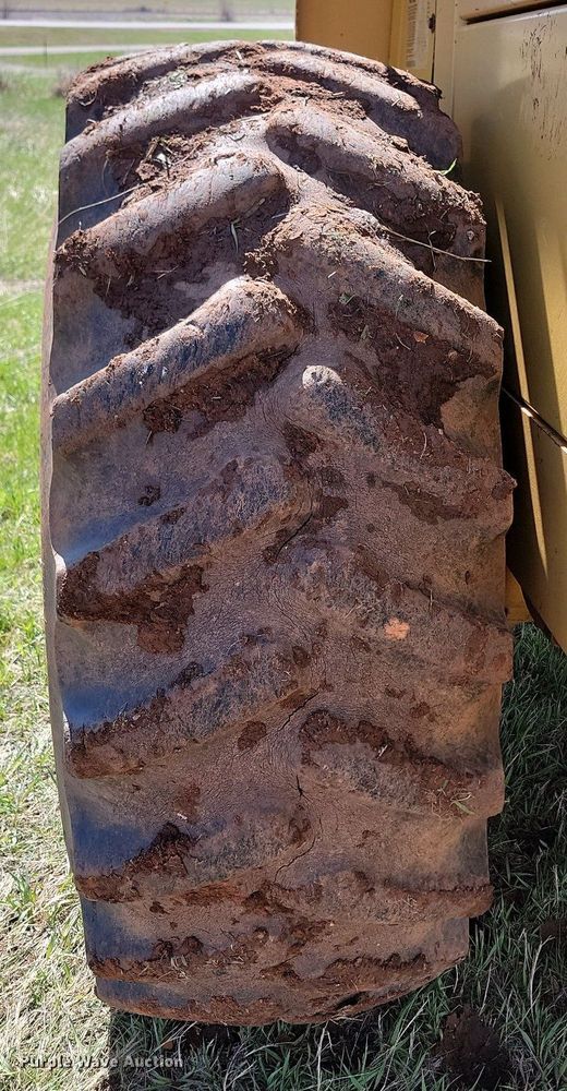 image for item NZ9760 1998 Caterpillar  CP-563C single drum vibratory roller