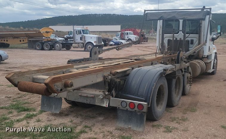 image for item NZ9762 2012 Freightliner  Cascadia  roll-off container truck