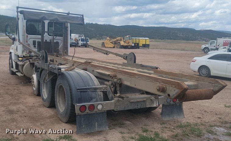 image for item NZ9762 2012 Freightliner  Cascadia  roll-off container truck