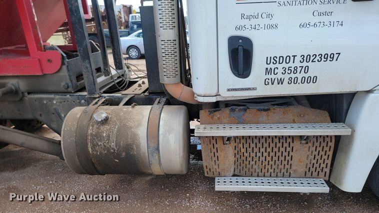 image for item NZ9762 2012 Freightliner  Cascadia  roll-off container truck