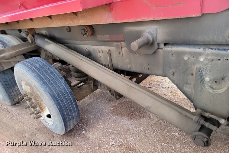 image for item NZ9762 2012 Freightliner  Cascadia  roll-off container truck