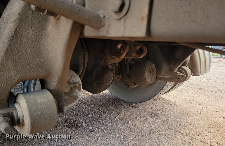 image for item NZ9762 2012 Freightliner  Cascadia  roll-off container truck