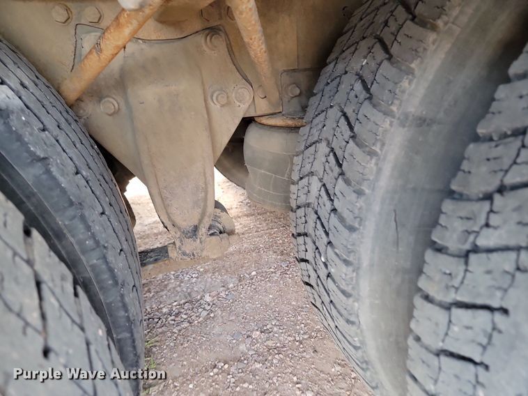 image for item NZ9762 2012 Freightliner  Cascadia  roll-off container truck