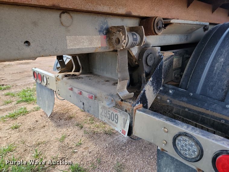 image for item NZ9762 2012 Freightliner  Cascadia  roll-off container truck