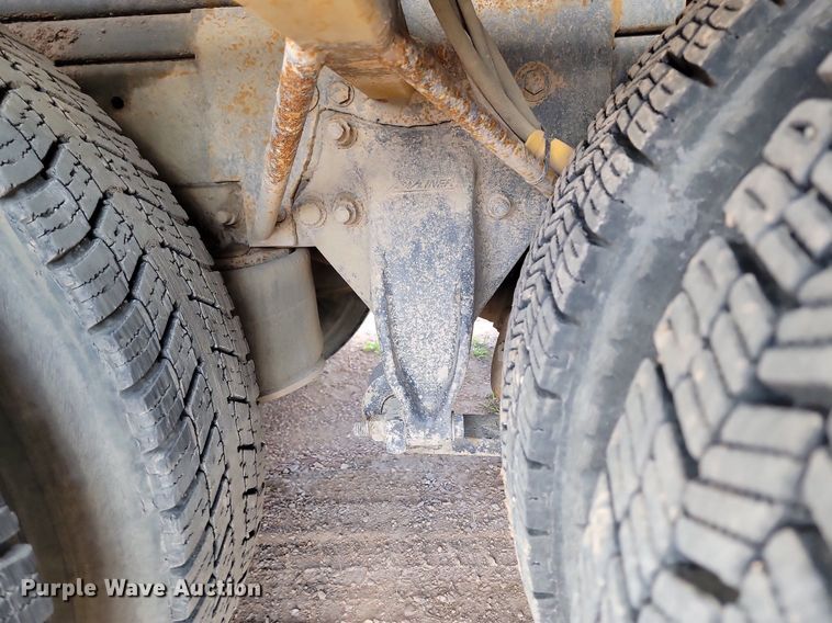 image for item NZ9762 2012 Freightliner  Cascadia  roll-off container truck