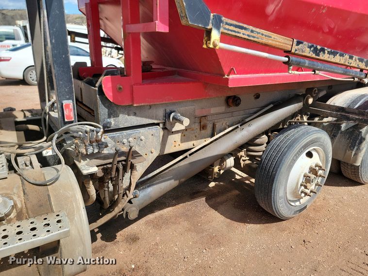 image for item NZ9762 2012 Freightliner  Cascadia  roll-off container truck