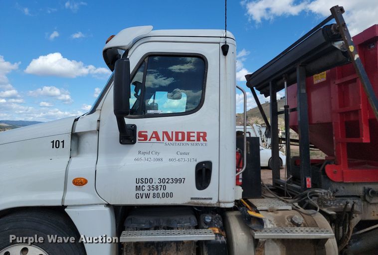 image for item NZ9762 2012 Freightliner  Cascadia  roll-off container truck